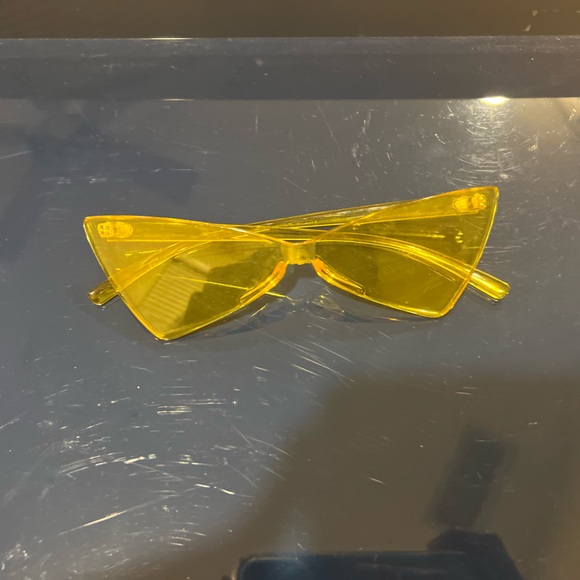 Urban Outfitters yellow sunglasses - Picture 2 of 3
